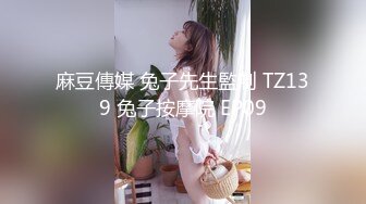 贵在真实，女人坑女人，游泳馆女士换衣间内部曝光，各种小姐姐一丝不挂春光无限，微胖美女的女仆式泳衣不错哦 (1)