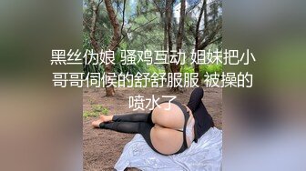 露脸美少妇丝袜高跟直播大秀，床上好几个妞各种道具插逼淫声荡语玩骚奶子，后入爆草