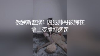 颜值美御姐炮友不在自慰，开档情趣内裤，扒开骚穴假屌抽插，搞得小穴湿湿