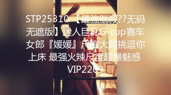 【轩轩】最新VIP福利，约炮达人群P车内扭P啪啪，奔驰车主的性福每一天，玩得真花 (2)