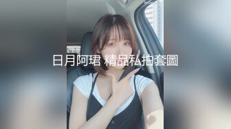 约了个马尾妹子啪啪，沙发调情上位骑坐再到床上后入猛操，呻吟娇喘非常诱人