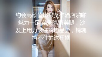 近期下海活力美少女！贫乳奶子苗条身材！脱下牛仔裤翘起屁股，无毛嫩穴，