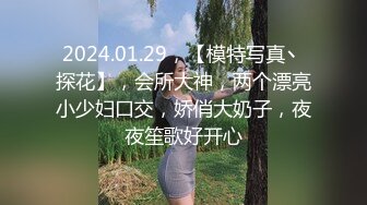 娇小精致小美女红衣修身包臀裙和两个猛男游玩在酒店享受两根大鸡巴的抽送