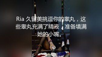 金发少妇，舌头不停在她骚逼打转受不了