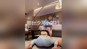 风韵美少妇，一脸红尘妩媚的样子，跳起骚骚的舞蹈，无法抗拒这股诱惑！