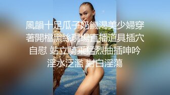    极品瑜伽教练，牛仔裤女神，只脱一般裤子是不是更有感觉？