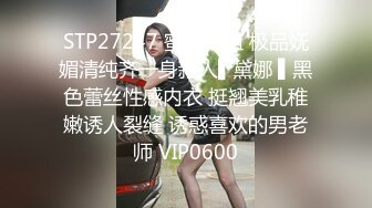 寂寞熟女少婦鏡頭前現場表演道具假雞雞插穴自慰 穿著開檔黑絲揉奶掰穴挑逗騎乘猛烈抽插呻吟高潮噴尿 對白淫蕩