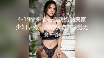  酒店和小18岁女友开房，电视放着七龙珠，在床上却摸着女友的奶子 帮着发育奶子！