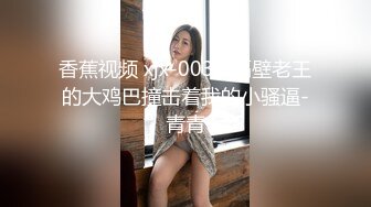 深夜约操骚女，撩起衣服掏出奶子舔，伸进内裤摸穴，转战床上舔屌口交，大屁股骑乘爆插