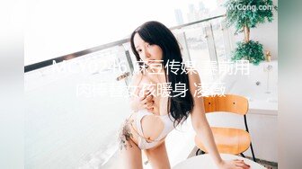 白丝露脸微胖奶子不小的极品小女人的诱惑，掰开骚穴给狼友看特写，互动撩骚听指挥撅着屁股扭动发骚淫声荡语