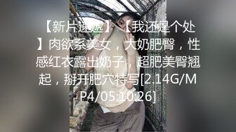 中年妇女的诱惑，全程露脸开档黑丝高跟情趣，听狼友指挥展示揉奶玩逼，逼毛性感淫水多多，道具玩弄阴蒂真骚