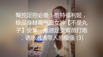 咸湿房东出租屋卫生间偷装摄像头偷拍 大学生女租客脱光衣服上厕所拉粑粑对着镜头看