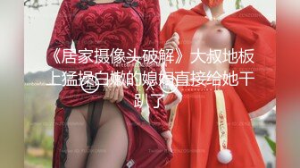 KTV女厕全景偷拍连体裙美少妇的极品小黑鲍鱼