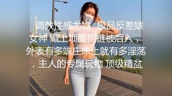 【某某门事件】第117弹 大人来人往大街上抠逼自慰有人过去说她两句，直接用抠逼的中指怼回去！