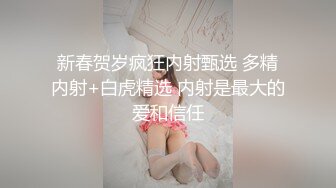   3P娇妻前后夹攻，绿帽老公在旁边拍摄，这够匪夷所思！