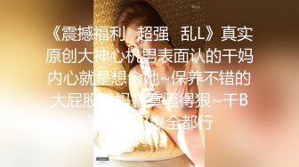 《咸猪手系列》国产街头伸手摸美女丝腿❤️摸完就跑或假装钥匙掉到美女两腿间--光明正大的摸几下 (1)