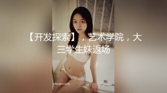 长相甜美的妹妹穿银色睡衣，聊聊性事男友迫不及待就扒了衣服深喉怼嘴