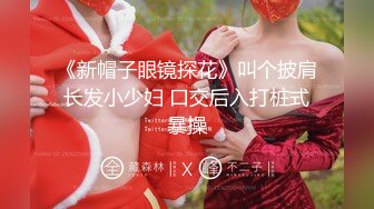 【新速片遞】  大神尾随偷拍美女裙底风光❤️宽松吊带裙美女穿透明蕾丝内裤正面毛都顶出来了