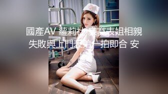 短发肉感清纯女孩