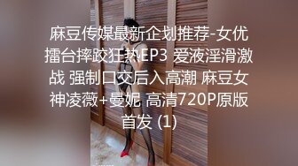 长发妹子躺在椅子上道具跳蛋自慰，多个角度特写粉穴