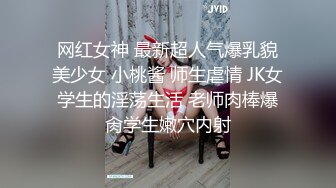 苗条贫乳美少妇，酒店里面被推倒无套啪啪后入操逼