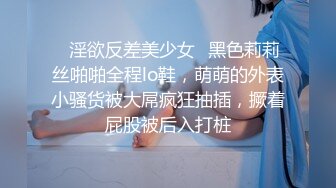 老婆在一旁看着我