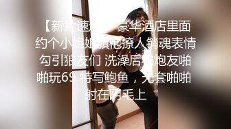 【新片速遞 】 把女友的牛仔裤剪一个洞隔着裤子操她的小嫩B爽翻了