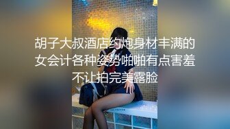 00后网红嫩妹极品颜值拿着客人给的一沓钞票笑的很甜