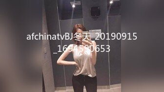 商场女厕偷拍眼镜美女尿尿Bn还吊着一坨白带