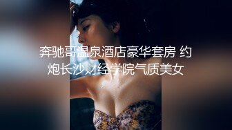 美乳女孩性感丁字内裤菊花里插上粗大肛塞不断扭动屁股双插疯狂输入