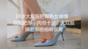 清凉白领女郎穿短性感黑皮裙和帅哥偷情站着就开操不过瘾回到房间玩3P双鸡巴插洞刺激淫叫