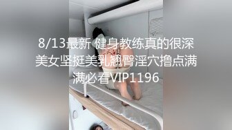 SWAG 顽皮的女大学生发挥着她的阴部