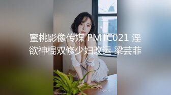 高颜值20岁，活力美少女，掏出大奶子揉捏，圆润大肥臀脱下内裤