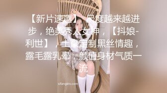 颜值不错长相甜美妹子居家啪啪，脱掉牛仔裤舌吻舔弄粉穴后入猛操