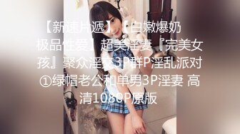 本人比照片还漂亮，花臂纹身娇小美女，撩下衣服就要吸奶子，跪着深喉舔屌，抱起来撞击爆插，如此美女连续搞了两炮