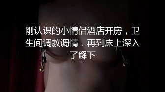 一线臀模模特小青青露脸精彩大秀，黑丝高跟情趣内衣完美诱惑，高颜值好身材道具玩弄骚逼，听呻吟就想干她