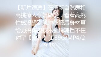 骚逼女友发骚自慰