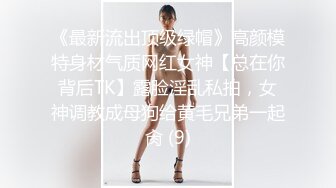 酒店里玩弄黑丝制服露脸风骚女技师，给大哥撸起鸡巴激情上位抽插，让小哥无套爆草浪叫不止，电动假鸡巴抽插